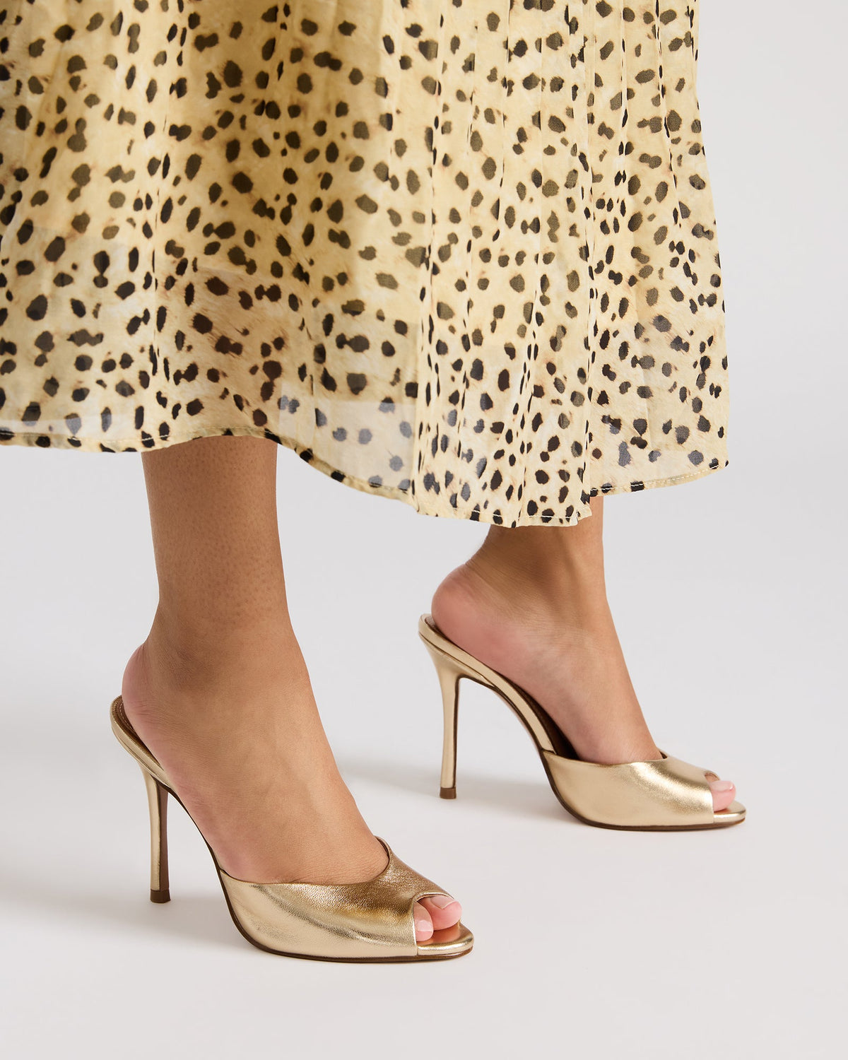 PRIYA Gold Leather Women's Mule