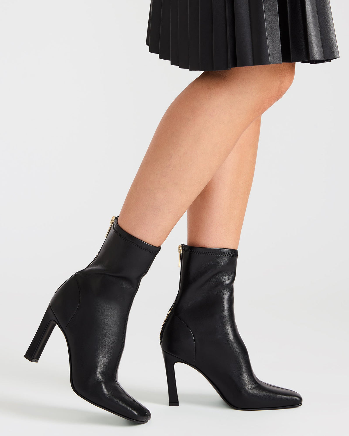 KHELAN Black Square-Toe Heeled Women's Ankle Boot