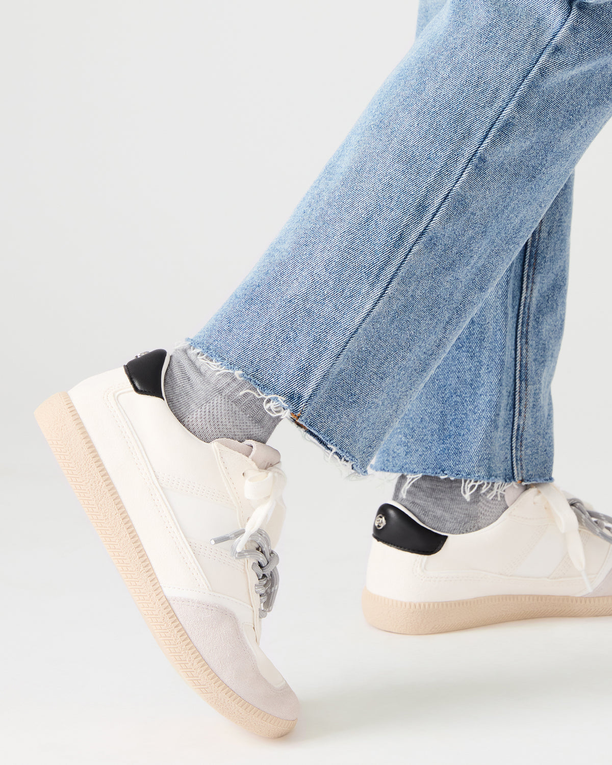 SPORTY White Low-Top Lace-Up Women's Sneaker