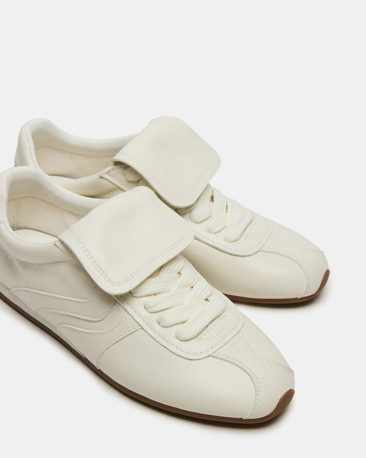 MOBILITY White Leather Women's Low-Top Lace-Up Sneaker