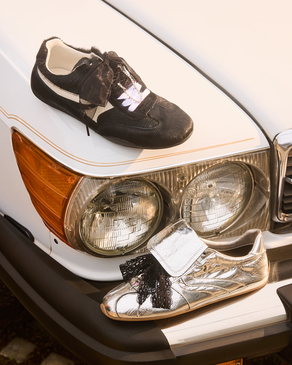 MOBILITY SIlver Leather Women's Low-Top Lace-Up Sneaker