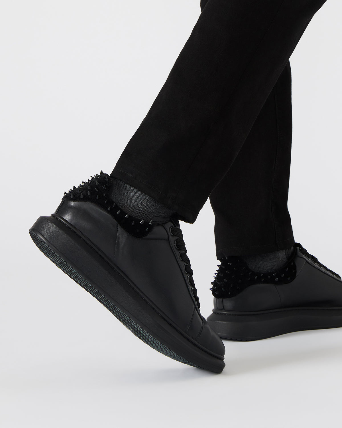 FROSTING Black Velvet Men's Low-Top Lace-Up Sneaker