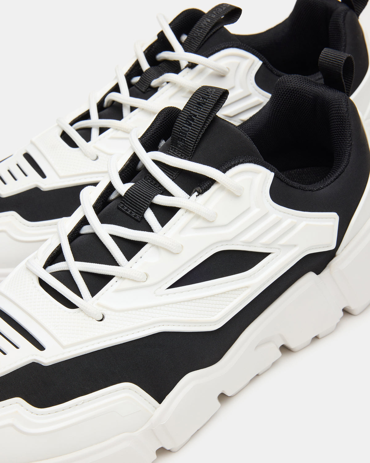 PACE Black/White Low-Top Lace-Up Men's Sneaker