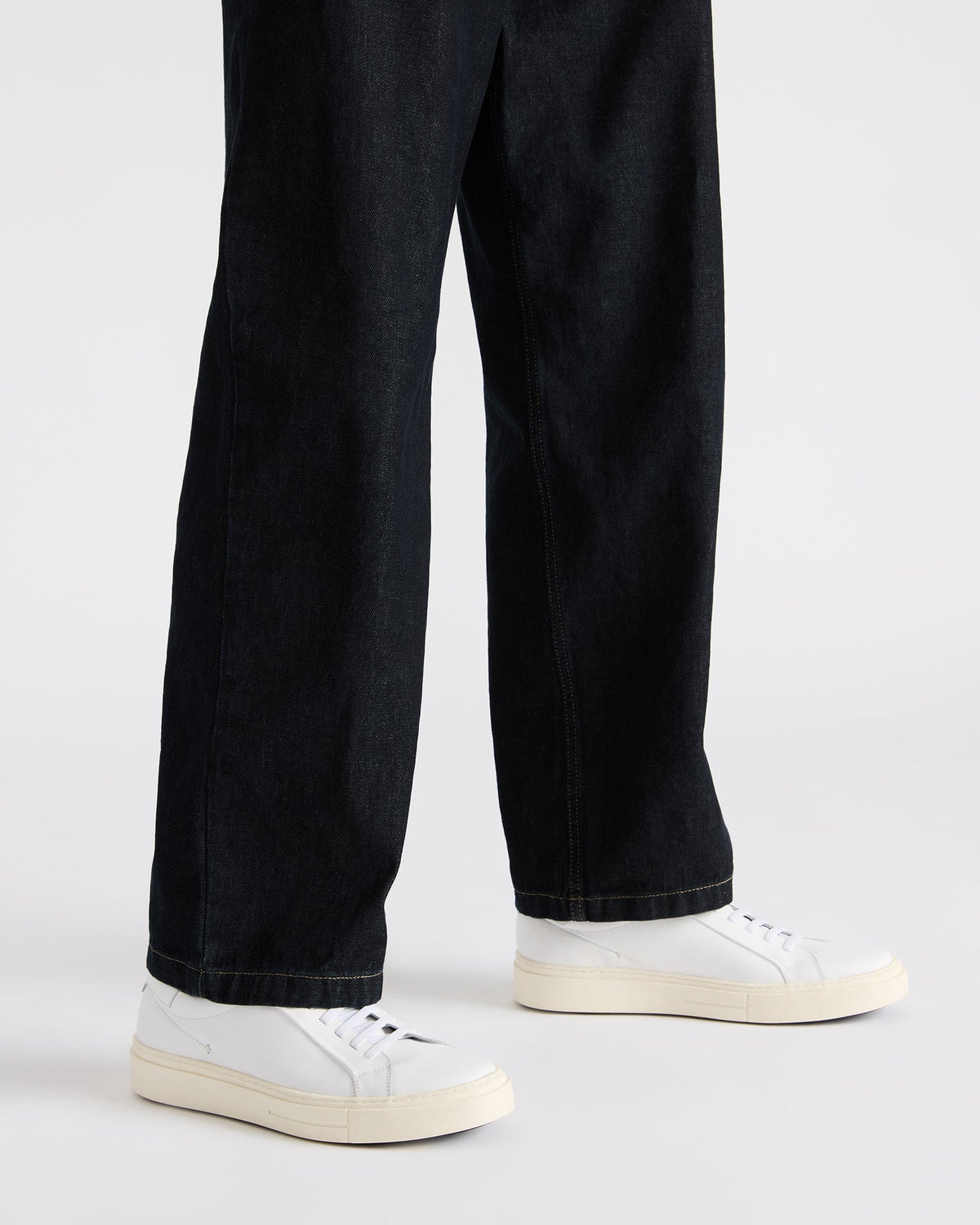 ZOII White Leather Men's Low-Top Lace-Up Sneaker