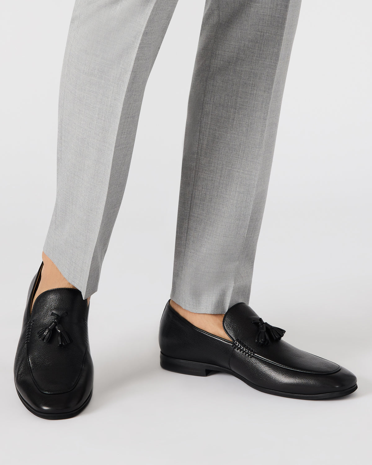 ONDRE Black Leather Tassel Slip-On Men's Loafer