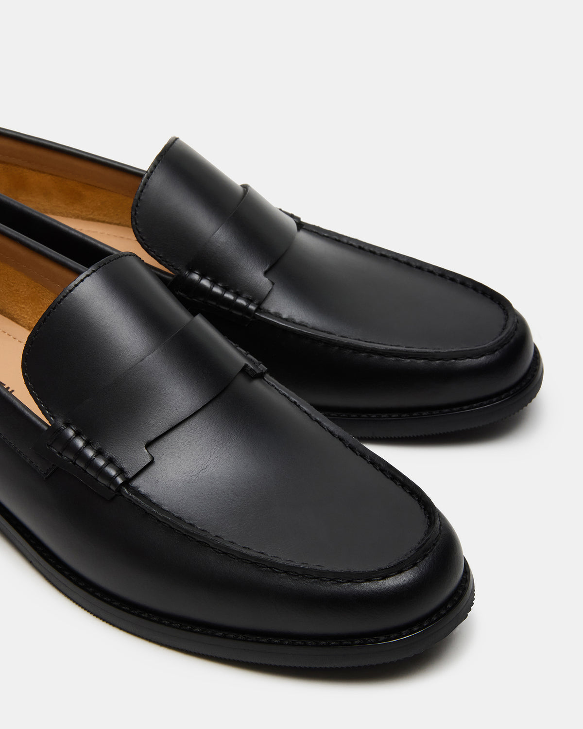 COLVER Black Leather Men's Slip-On Loafer