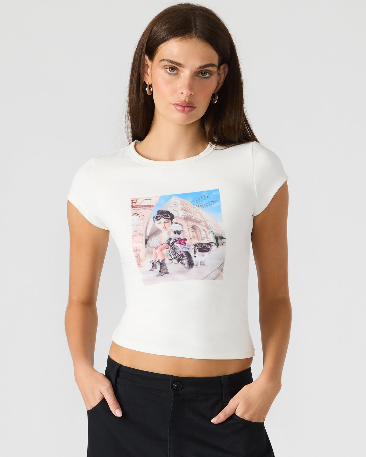 GOLDIE Antique Short-Sleeved Graphic Tee Form-Fitting Women's Top